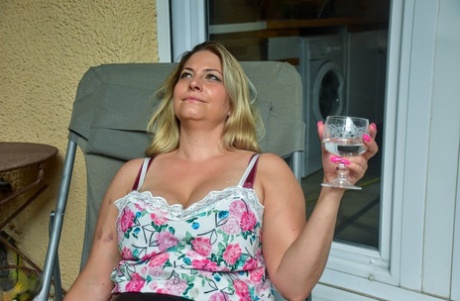 mom son lying ironing bbw hot nude picture