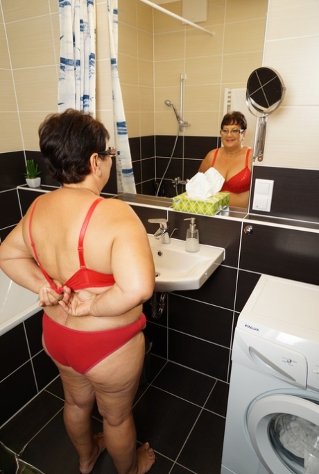 thick nikkii hot porn pictures