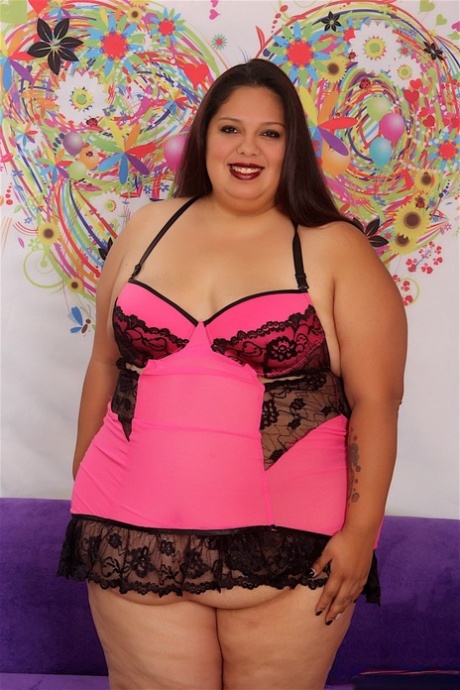 chubby slut lauren rubs and cums and swallows pornographic pics