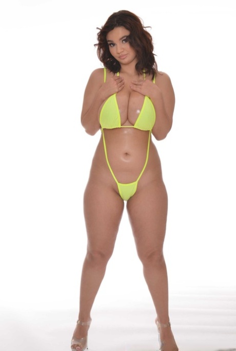curvy town sexy nudes photo