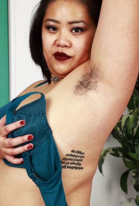 pornstar juliet delrosario put full fat bottle in pussy beautiful naked pics