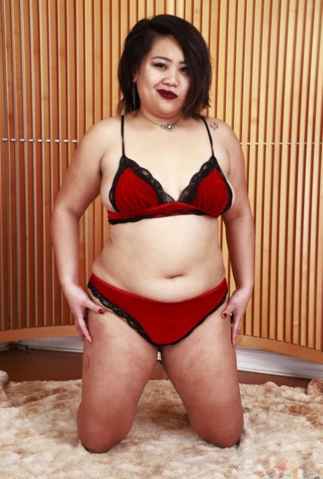 biggest curvy ass top image