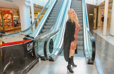 curvy strapon beautiful naked pics