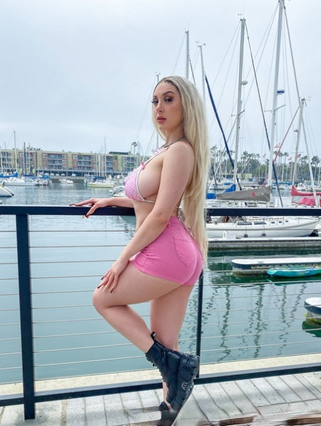 fat norwegian slut teen showing her asshole art porn image