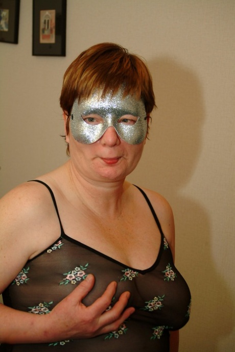 chubby amateur mom flashes her tits beautiful nude picture