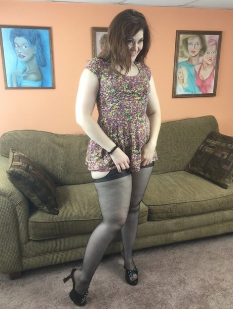 Curvy Claire pornstar free photo