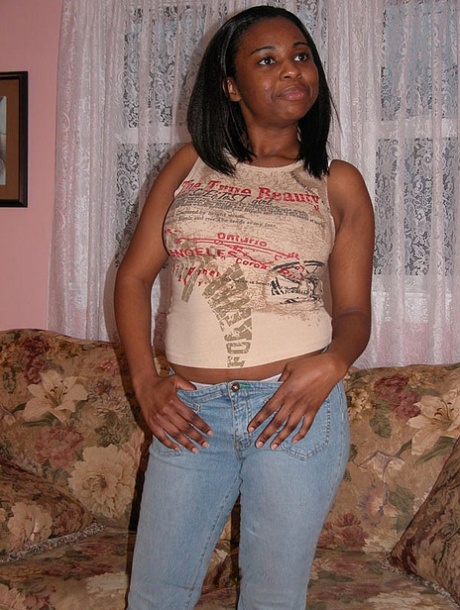 thick bitch showing me her titties nice photos