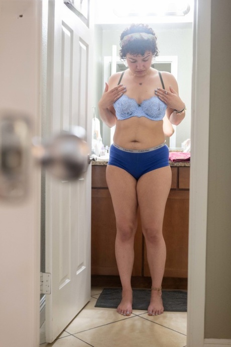 bbw whore tries small dildo outdoor free gallery