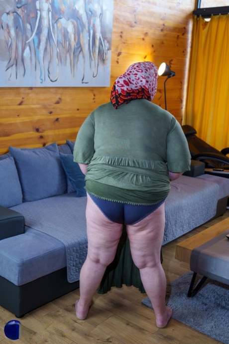 big thick legs naked galleries
