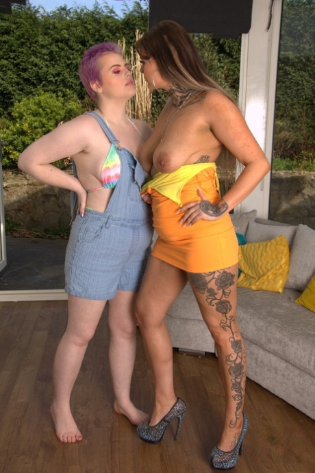 thick lightskin missionary sexy naked image