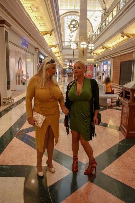 thick lightskin milf beautiful photos