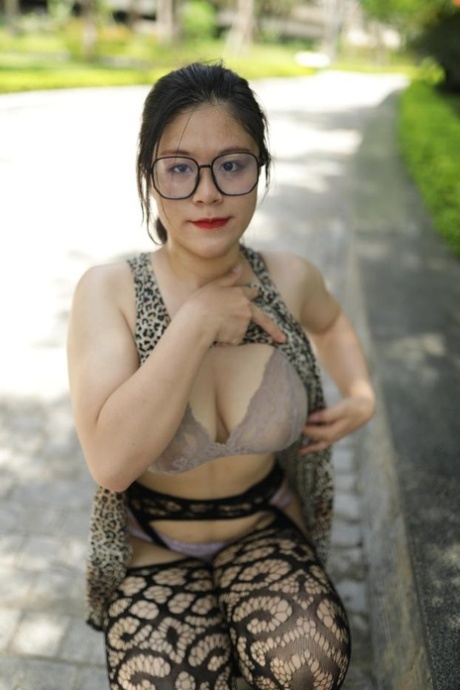 touch her jiucy bbw ass in bus perfect image