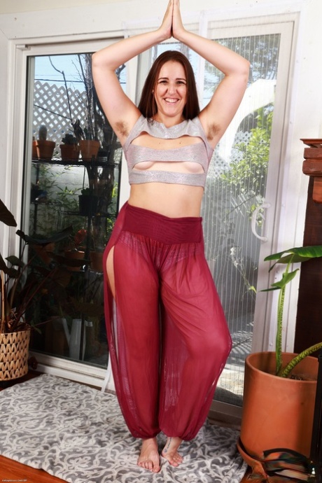 housewife val taking a strapon from a curvy slut hot porn photos