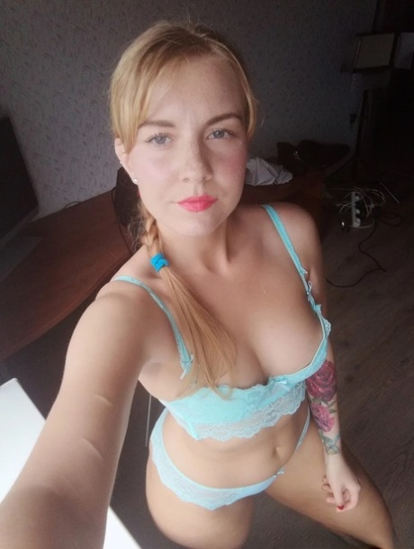 thick ebony riding dildo adult img