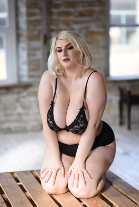 fat butty beautiful naked photo