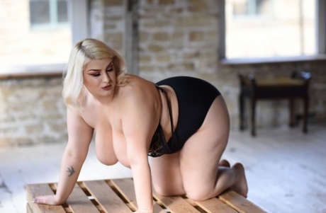 fat sans hot naked picture