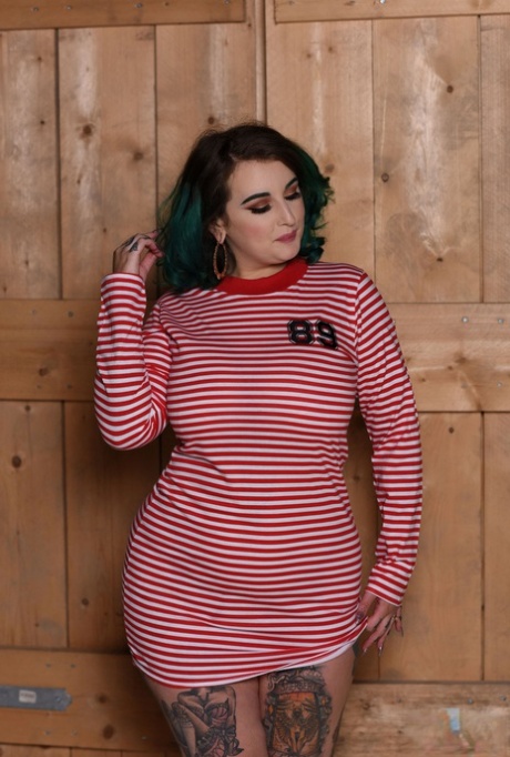 curvy over 40 pretty picture