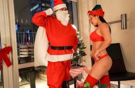 thick pale latina hd picture