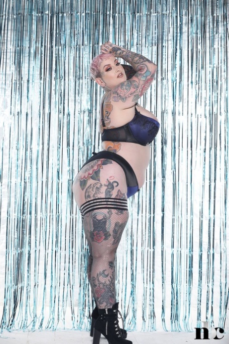 black bbw milf gizelle xxx exposing her gorgeous butt in sexy xxx photos