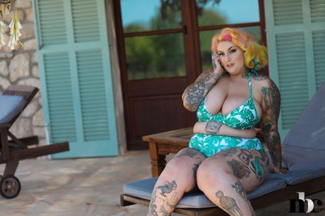 plump mature brunette kitty cream slipping off panties to hot gallery