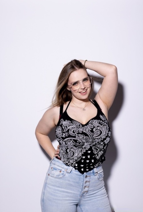 fat girl dominates pretty pics