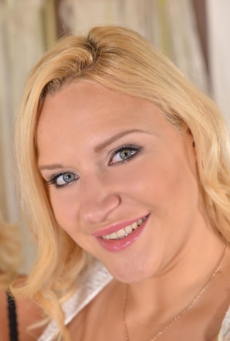 voluptuous woman gets nailed so well pornos photo