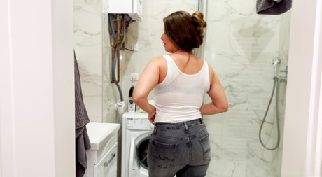 gentle orall service job by a curvy teenie best gallery