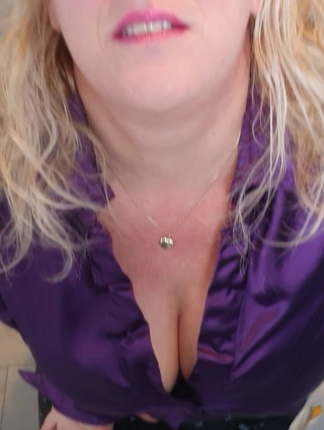 bbw saleswoman beautiful picture