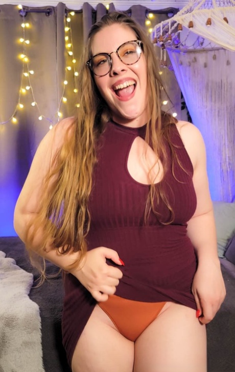 hot chubby babe changes in the dressing sexy xxx pics