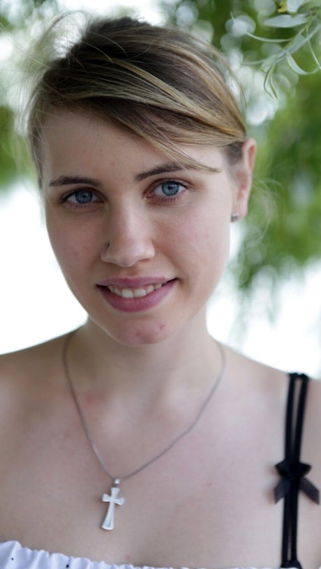 hairy curvy shaved blonde tahlia paris with coin slot hd gallery