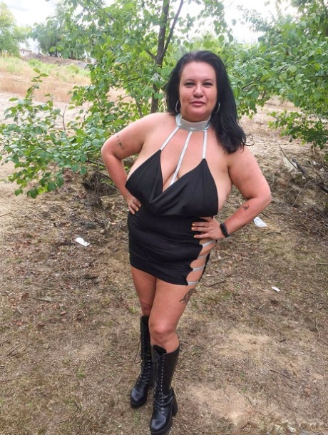 stepmom with a big booty gives a terrific dick ride naked images